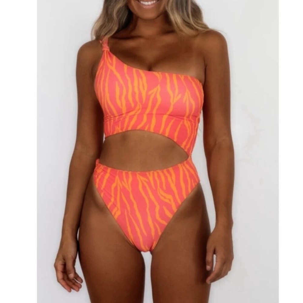 Skatie Nicole One Piece Swim Suit in Mauna Loa Size Medium. New - Picture 2 of 11